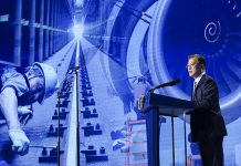 문 대통령 “기업인·상공인이 산업·무역 지켜내…이제 경제 반등의 시간”