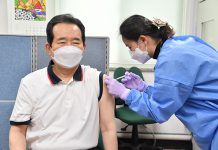 AZ 접종 정 총리 “백신 안전·효과성 과학적으로 입증”