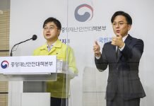 위중증 감소·의료역량 등 고려해 격상 않고 현 거리두기 유지