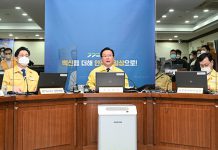 김 총리 “청소년 백신접종, 공동체 보호하는 길…자료 제공할 것”