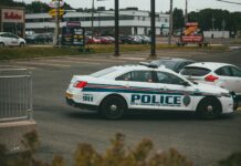 휴가철 클럽·유흥업소 등 마약류 범죄 집중 단속 white and blue bmw m 3 on road during daytime