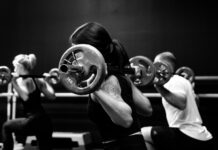 건강한 몸매를 위한 운동과 영양의 완벽한 조화 three person lifting barbels