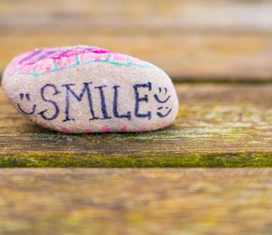 운동과 함께하는 완벽한 건강 관리법 white and purple heart shaped stone