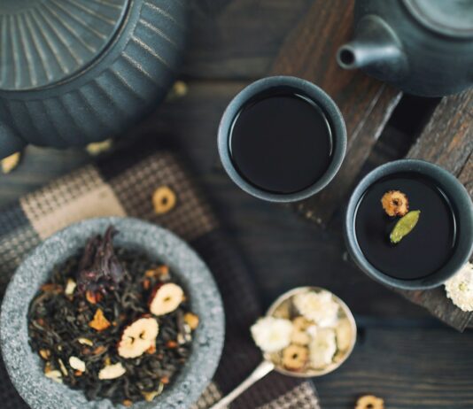 천연 건강차로 건강한 몸 만들기 photo of teacup with coffees