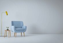 디지털 디톡스, 하루 1시간 ‘알림 끄기’가 주는 변화 a blue chair and a yellow lamp in a white room