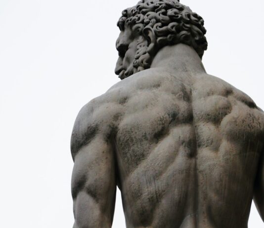 근감소증 예방, 건강한 노년을 위한 근육 관리법 naked man statue