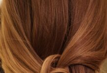 “건강한 모발 관리, 일상 속 작은 변화에서 시작하세요” brown hair on white textile