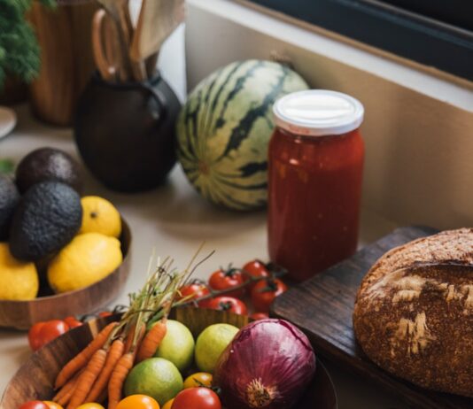 여성 건강관리, 작은 변화로 지키는 나만의 웰니스 루틴 Fresh produce including tomatoes, carrots, and avocados on a counter.