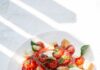 건강한 야식 습관, 똑똑하게 챙기는 방법은? sliced tomato and green leaf vegetable on white ceramic plate