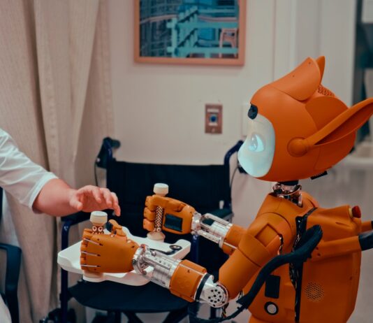 “AI로 똑똑하게 건강 지키기, 일상 속 실천 루틴 확산” Man gives robot bottles on a tray